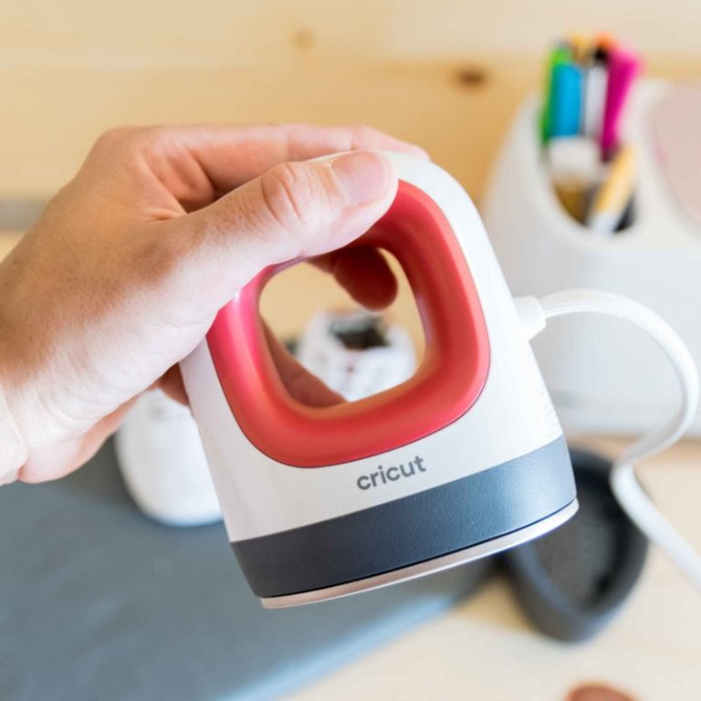 Cricut Easypress Mini out of the box
