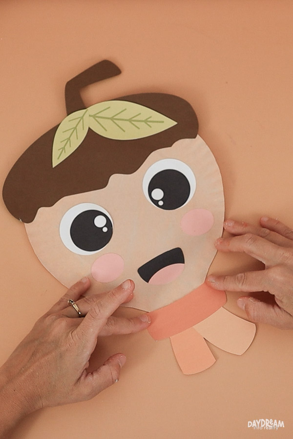 paper plate acorn with leave and scarf
