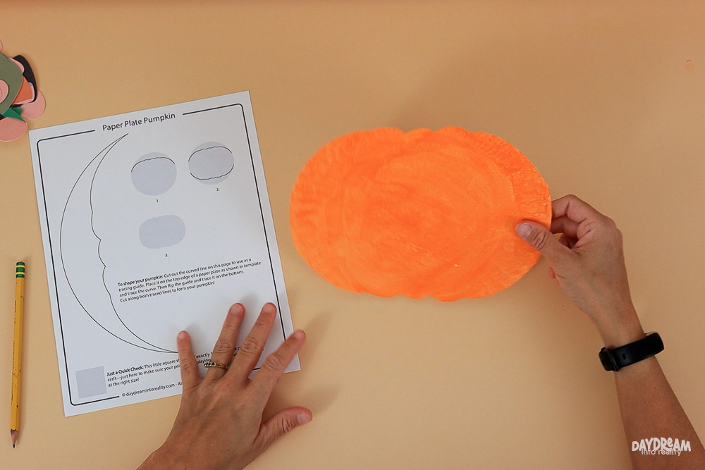paper plate shaped into pumpkin