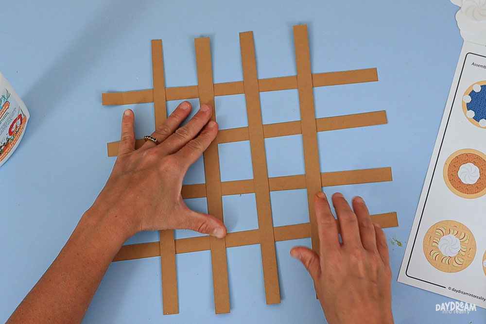 arranging and gluing lattice strips
