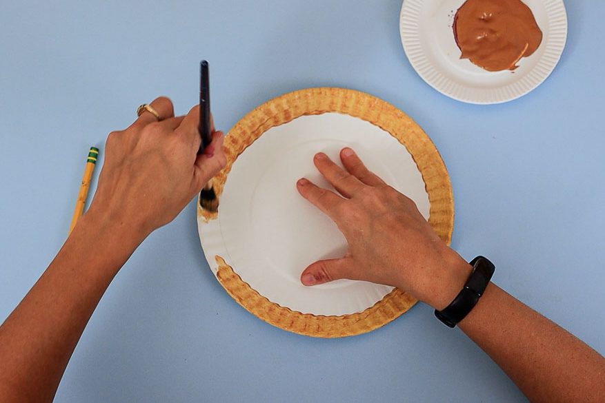painting paper plate pie crust